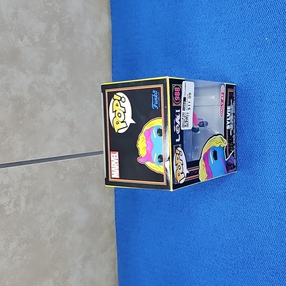 Funko POP! Marvel Sylvie Loki #988 Blacklight Special Edition New - Picture 5 of 6